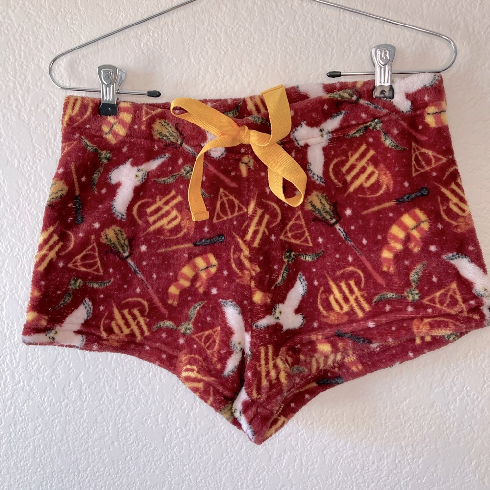 Harry Potter Wizarding World Plush Sleep Shorts Size Medium Gryffindor Colors